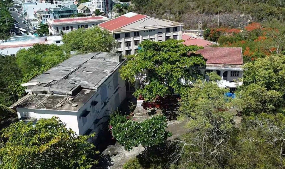 Can canh biet thu Vong Nguyet noi Khanh Hoa tung dinh trung dung hinh anh