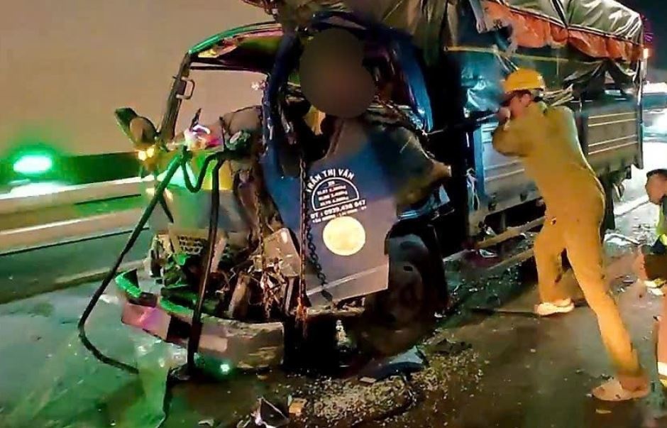 Tai xe ket cabin, oto tai nat dau tren cao toc TP.HCM - Trung Luong hinh anh