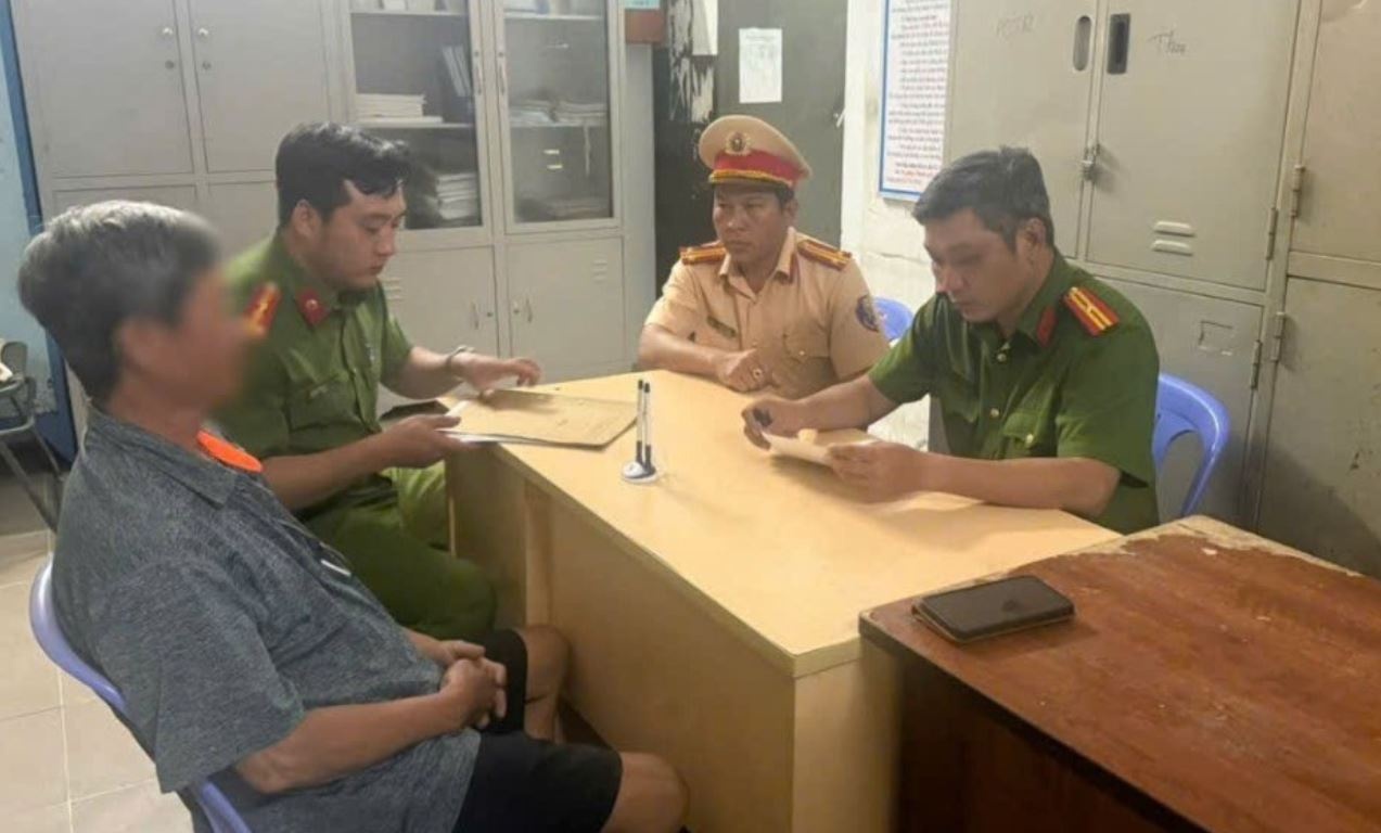 Tim ra nguoi dan ong ve chu ‘ban toc do’ tren duong o TP.HCM hinh anh