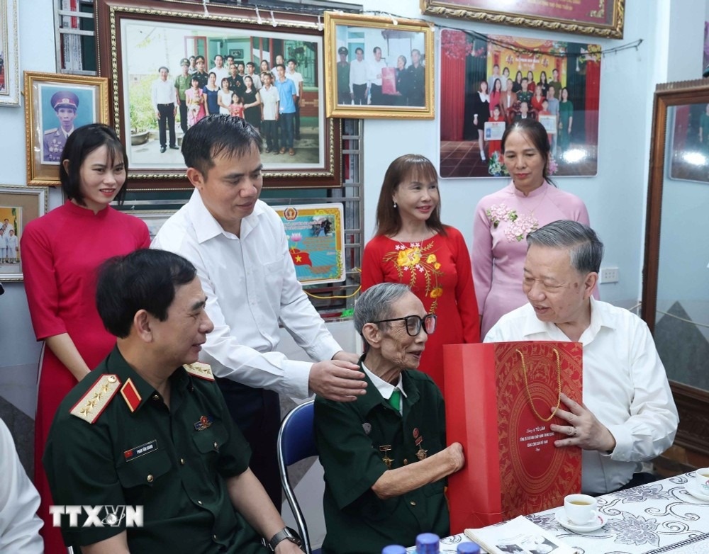 Tong Bi thu anh 4