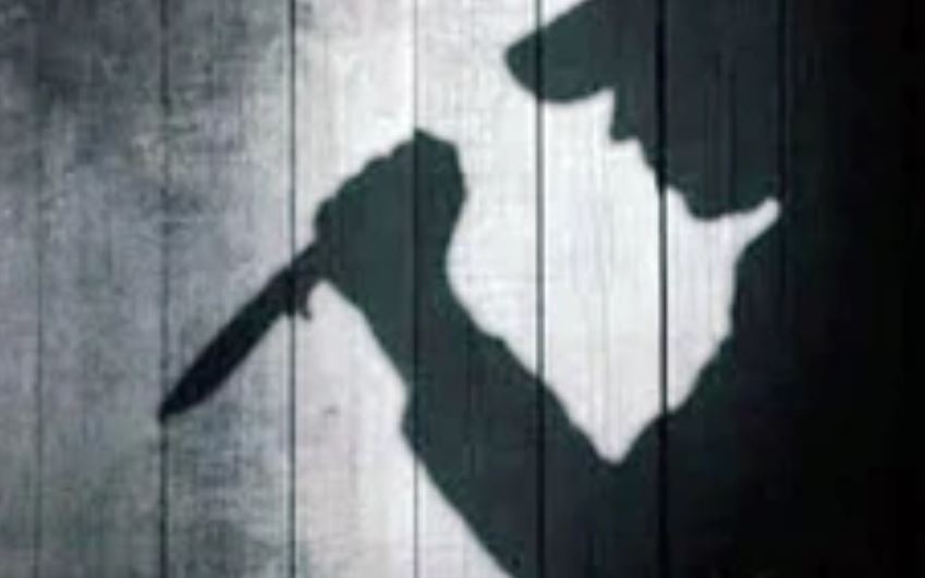 Phat hien thi the nguoi con trai sau khi dung dao tan cong me hinh anh