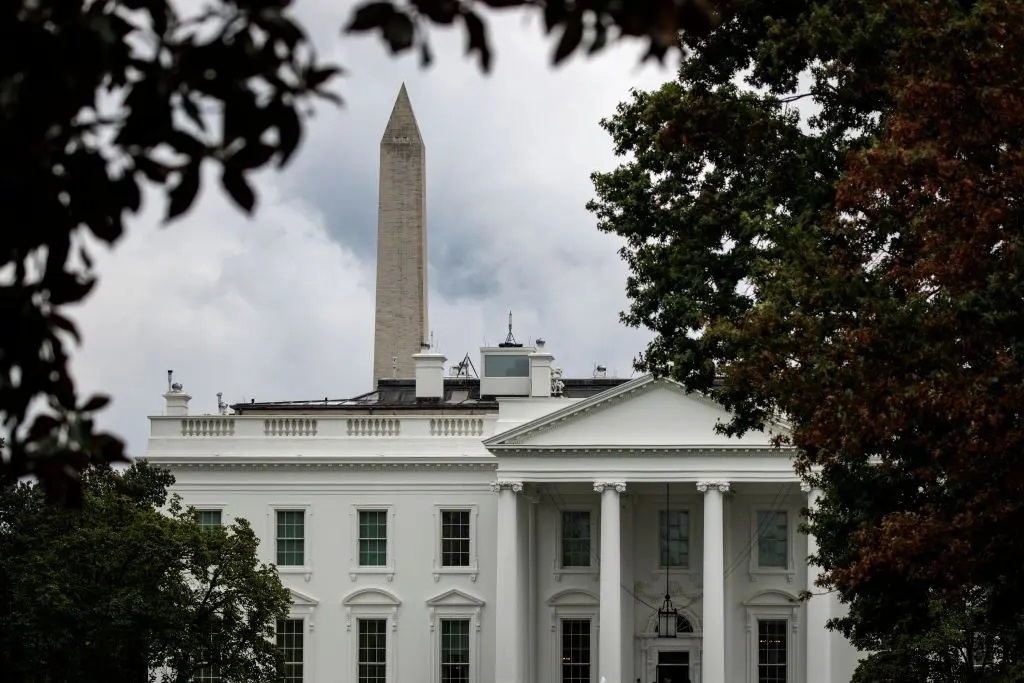 My vua ban hang nghin ten lua cho Ukraine, vua kiem soat tan cong Nga hinh anh