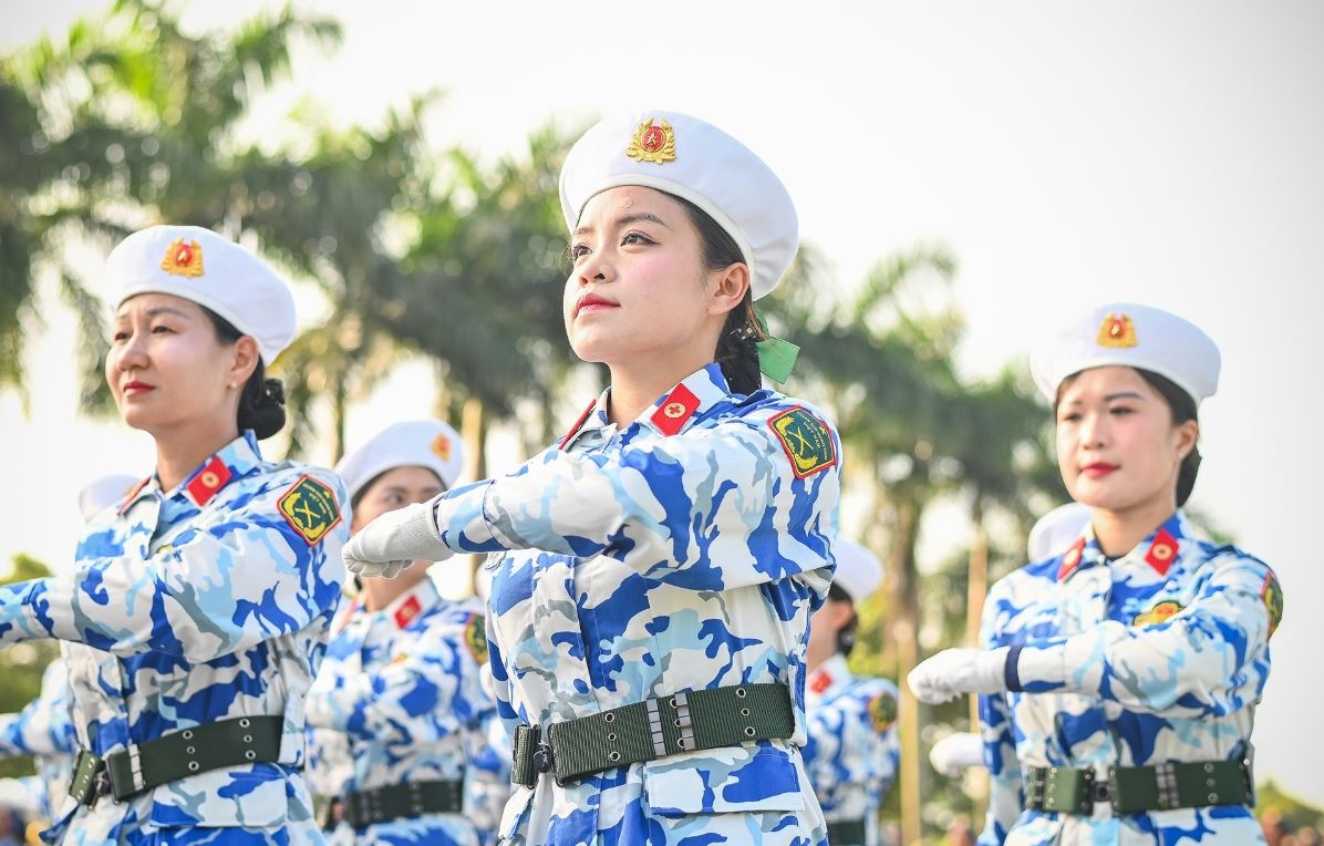 Nhung 'Bong hong thep' kieu hanh tren thao truong A80 hinh anh