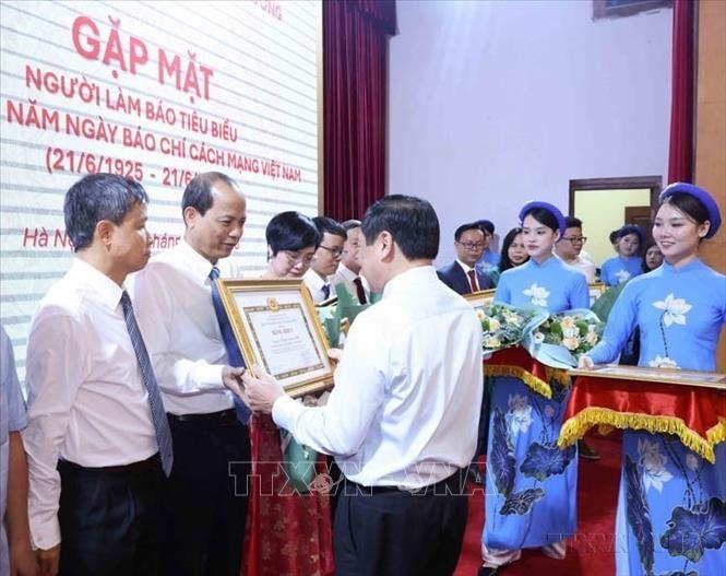 95 nam nganh Tuyen giao anh 14