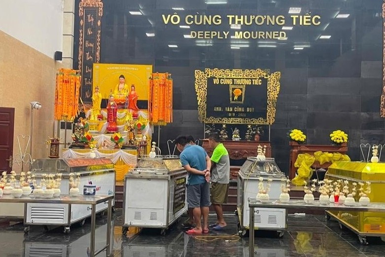 Con nan nhan vu lat tau o Ha Long: Toi se doi me de dua ve nha cung bo hinh anh