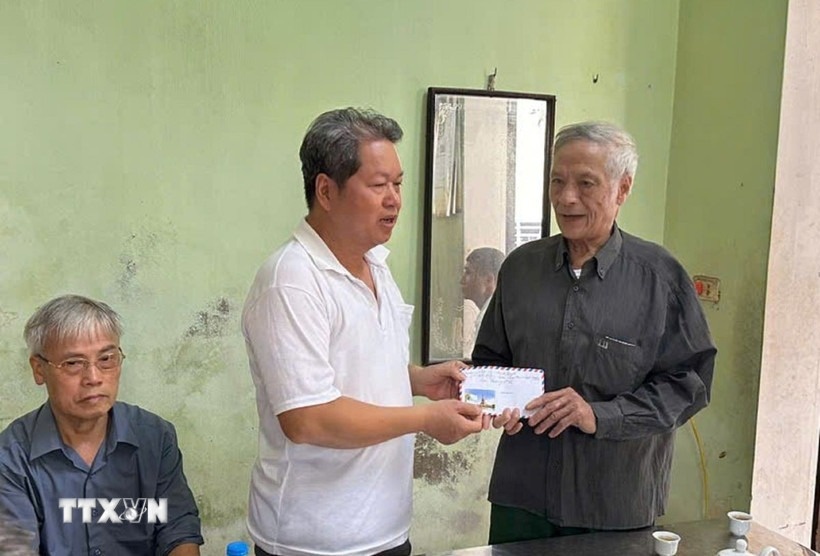 Lat tau anh 1