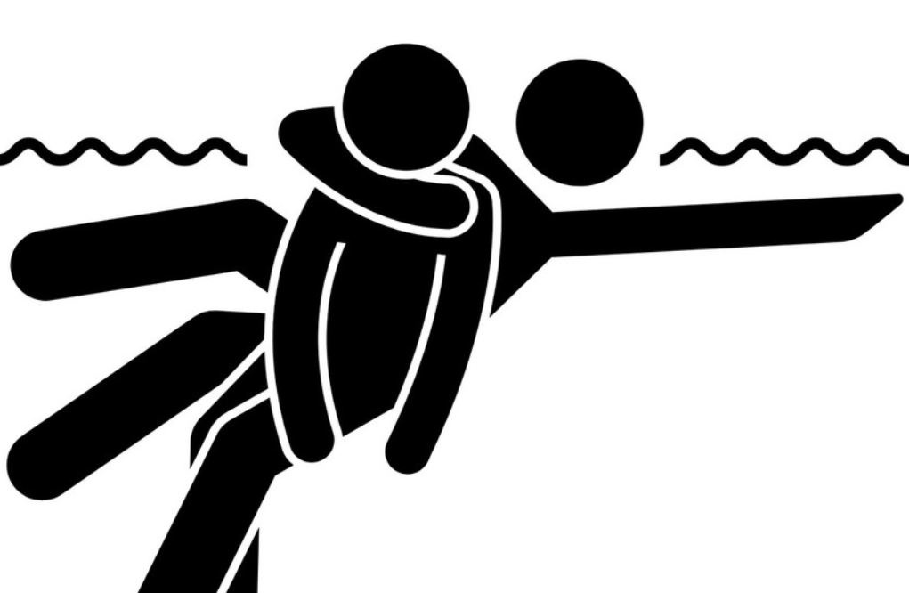 Hai nguoi duoi nuoc thuong tam trong nghia trang hinh anh