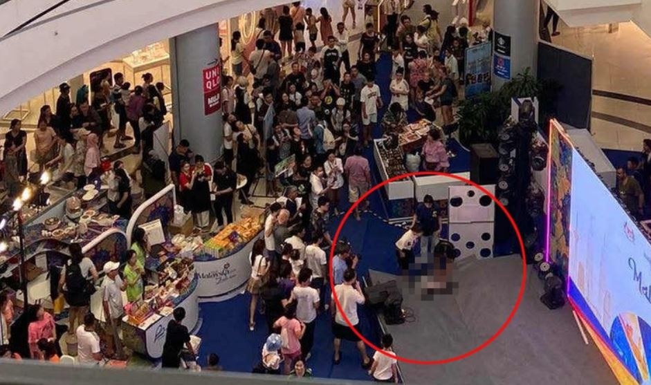 Nguoi dan ong roi tu tang cao sieu thi AEON MALL Long Bien o Ha Noi hinh anh