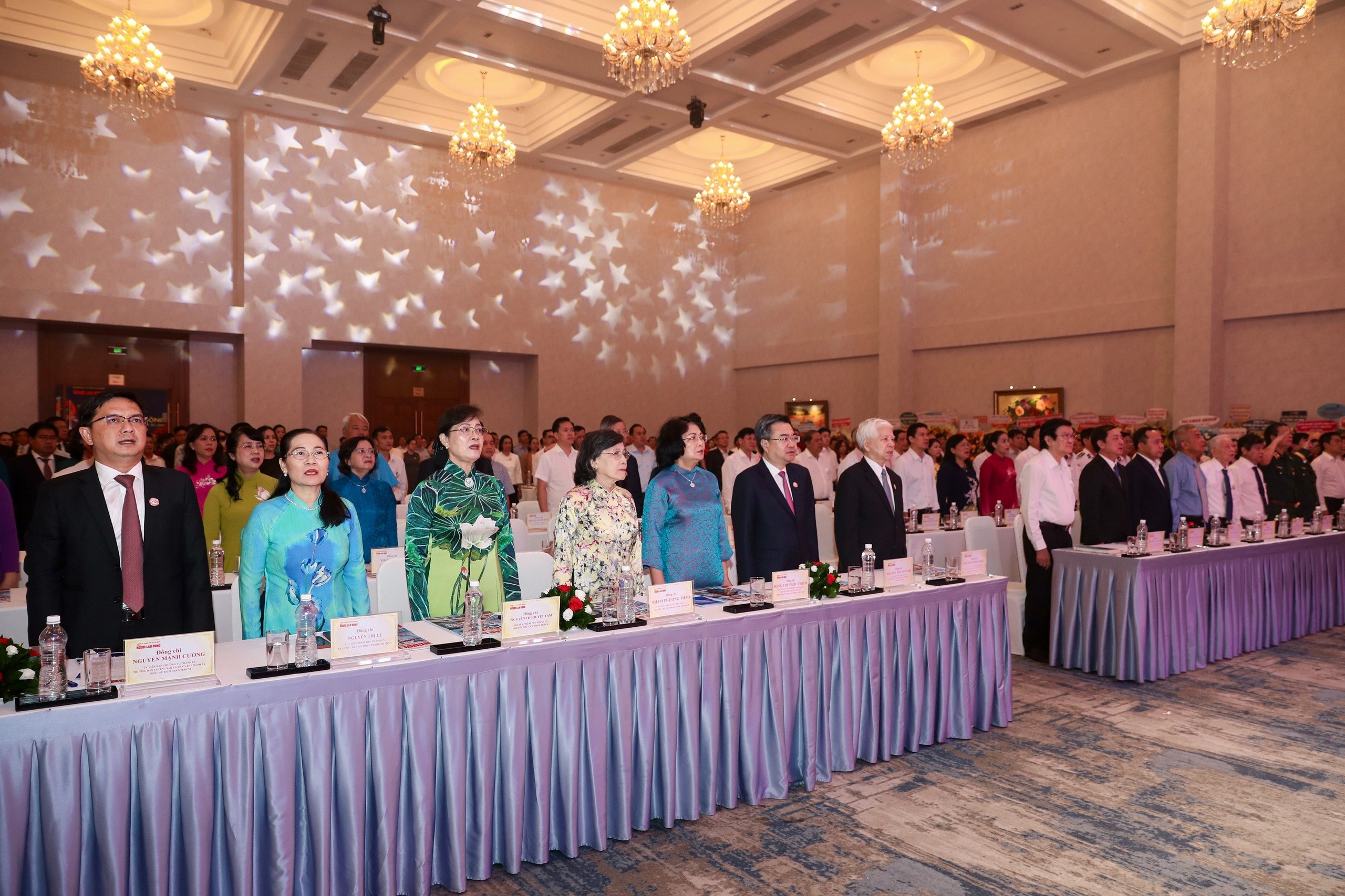 Bao Nguoi Lao Dong anh 2