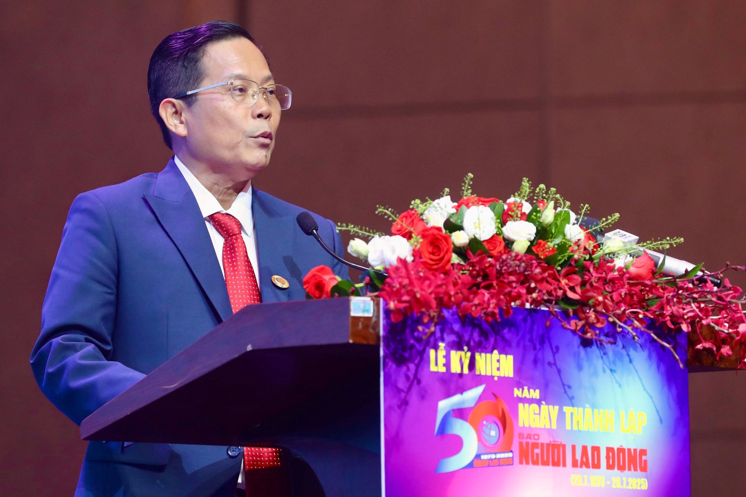 Bao Nguoi Lao Dong anh 7