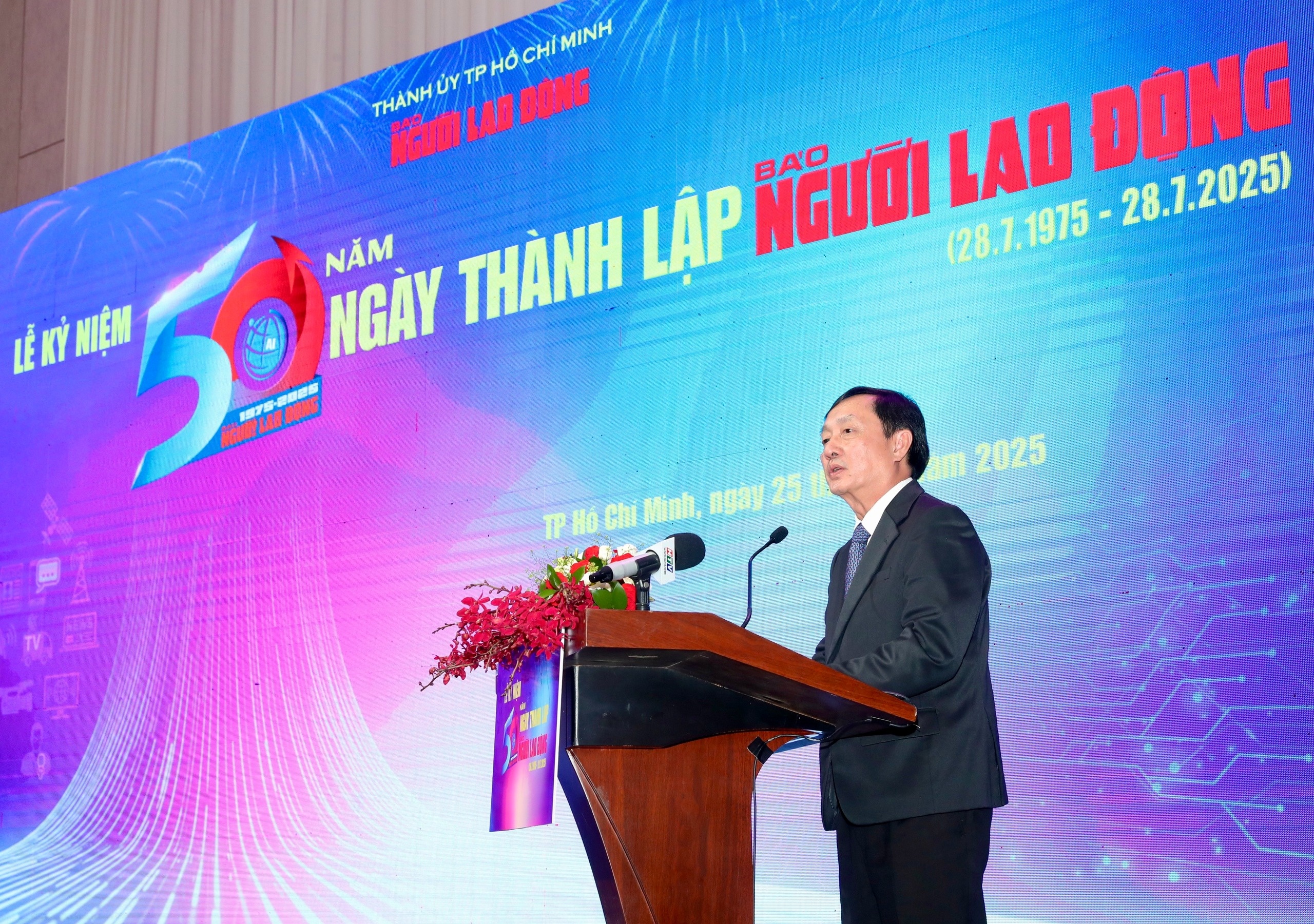 Bao Nguoi Lao Dong anh 17