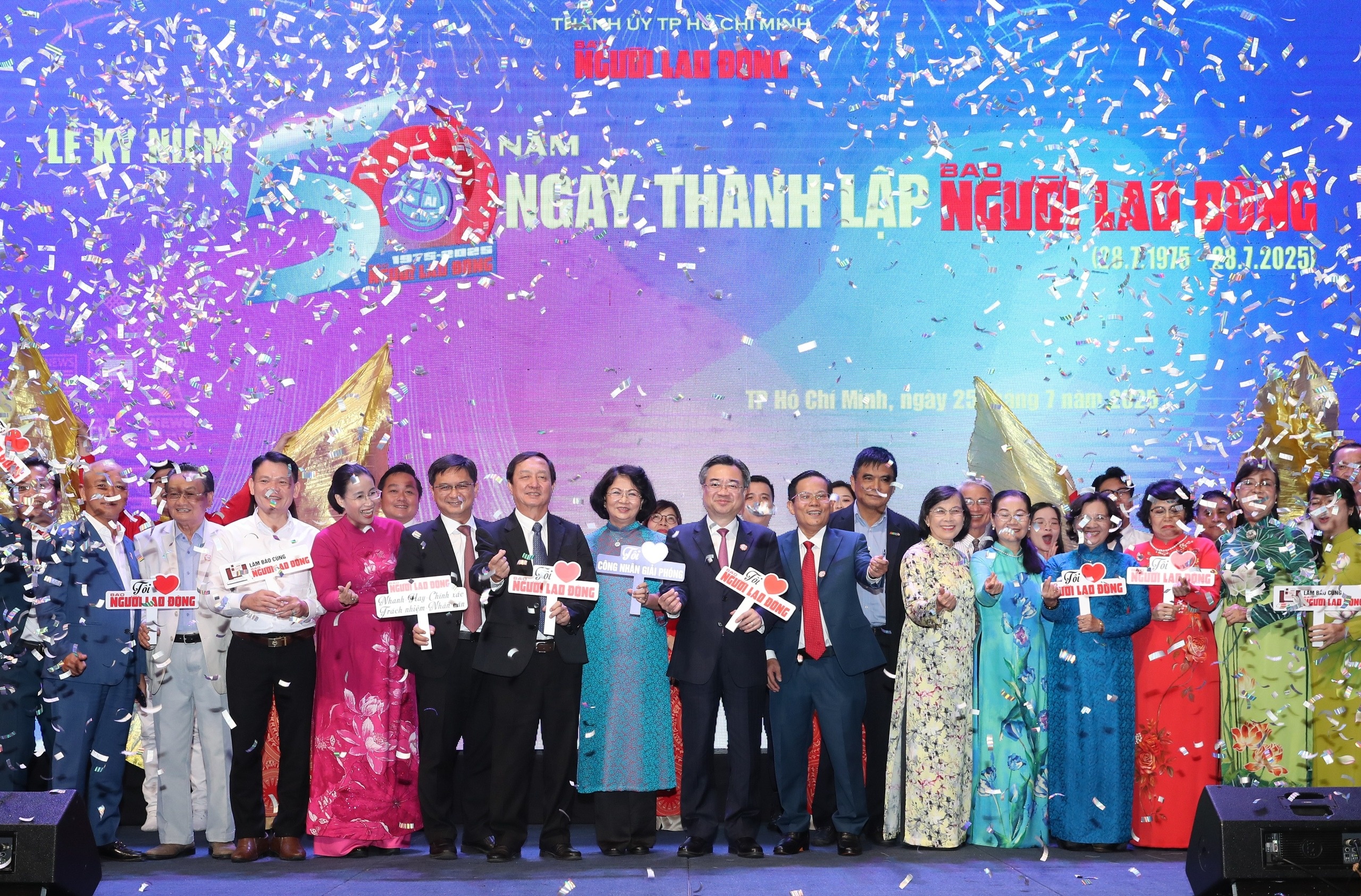 Bao Nguoi Lao Dong anh 18