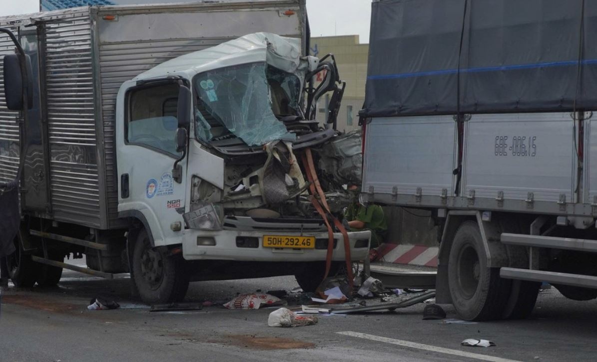 Oto tai tong nhau tren cau Can Tho, hai nguoi thuong vong hinh anh