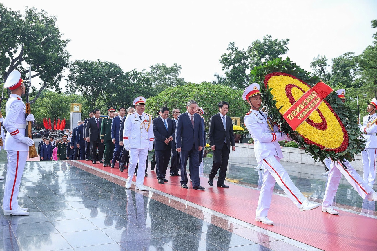 Lang Bac Ho Chi Minh anh 2