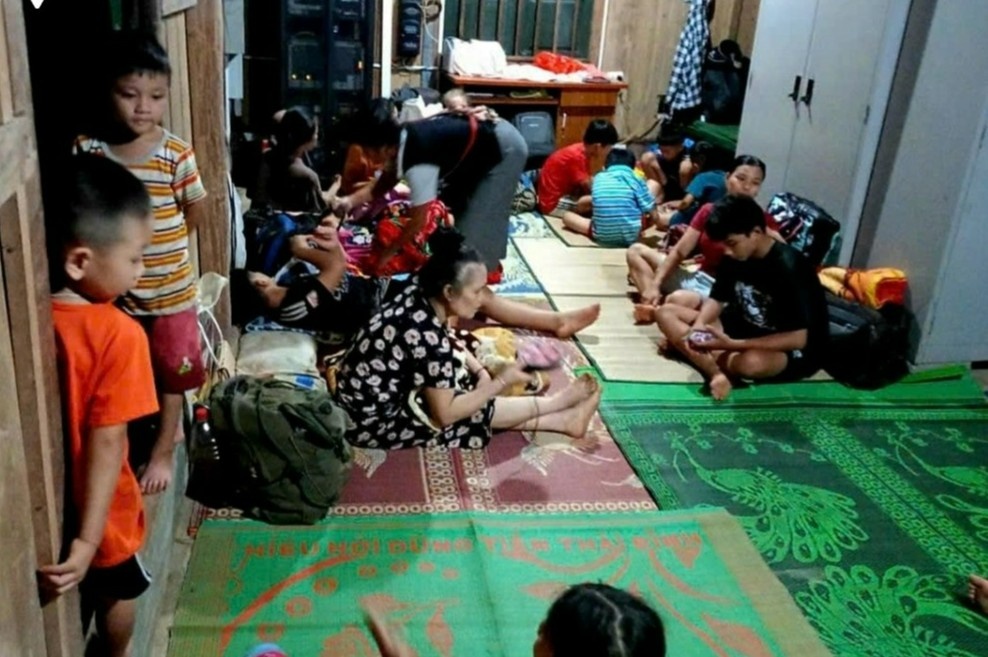 Nghe An so tan gan 170 nguoi vung ron lu khoi noi co nguy co sat lo hinh anh