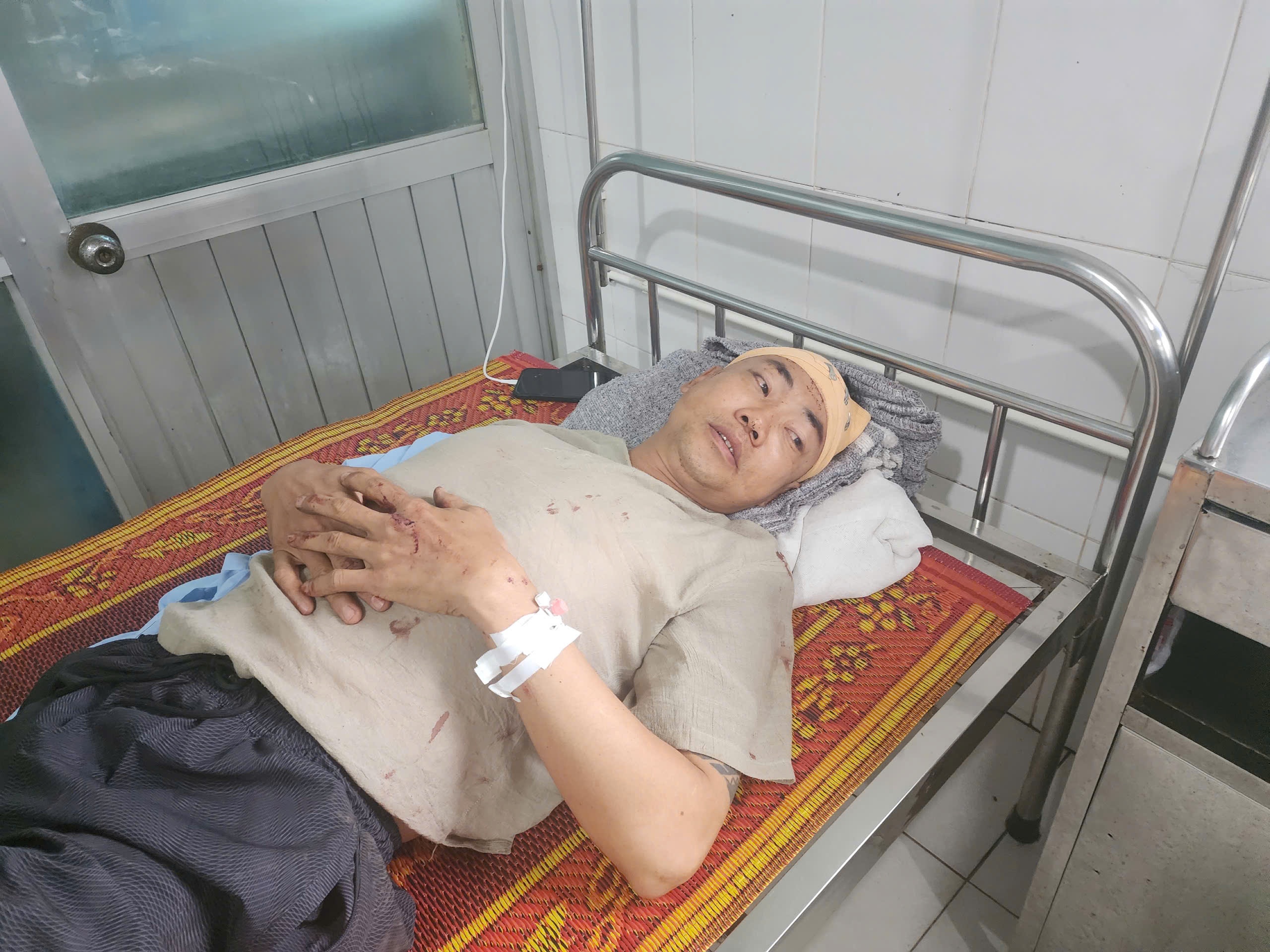 Lat xe khach Ha Tinh anh 1
