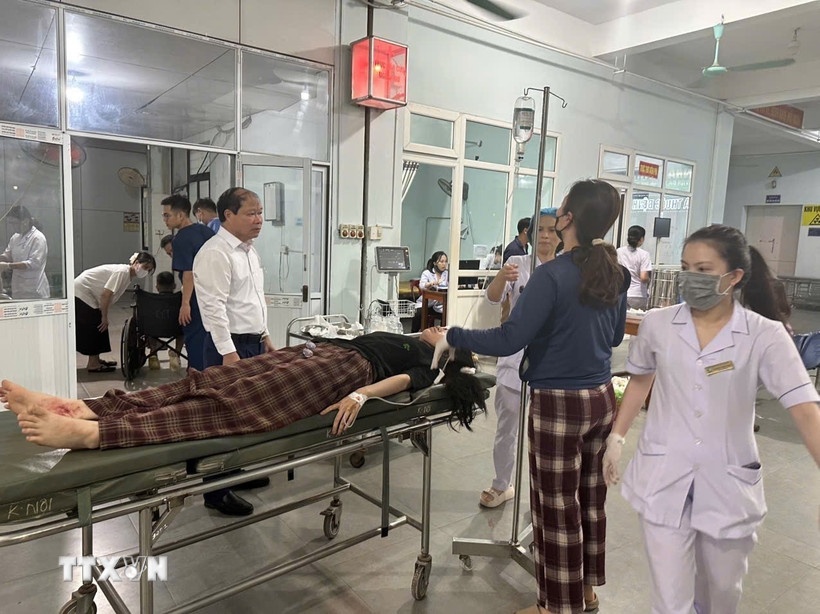 Lat xe khach Ha Tinh anh 1