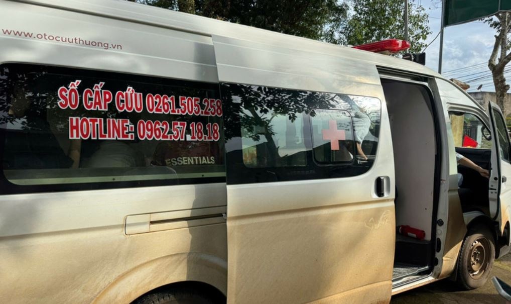 Lat xe khach cho 18 sinh vien o Lam Dong hinh anh