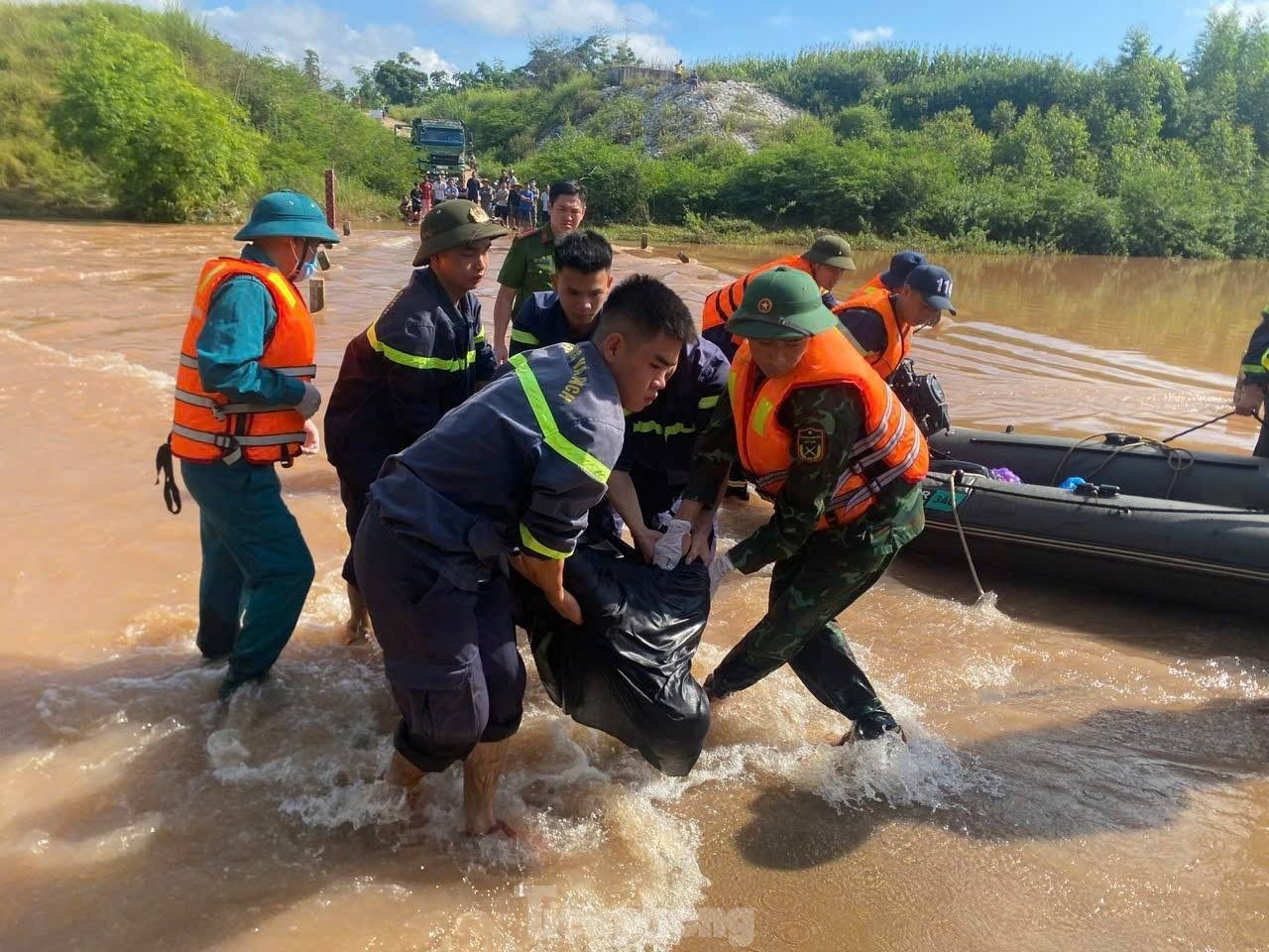 Hai thi the Lang Son anh 1