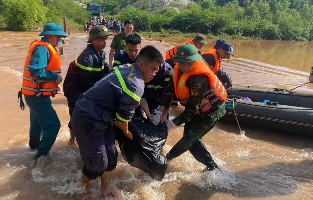 Tim thay thi the hai nguoi duoi nuoc o Lang Son hinh anh