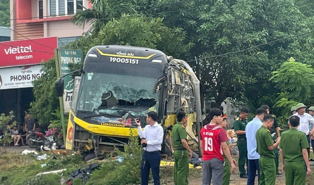Lat xe khach Ha Tinh anh 1