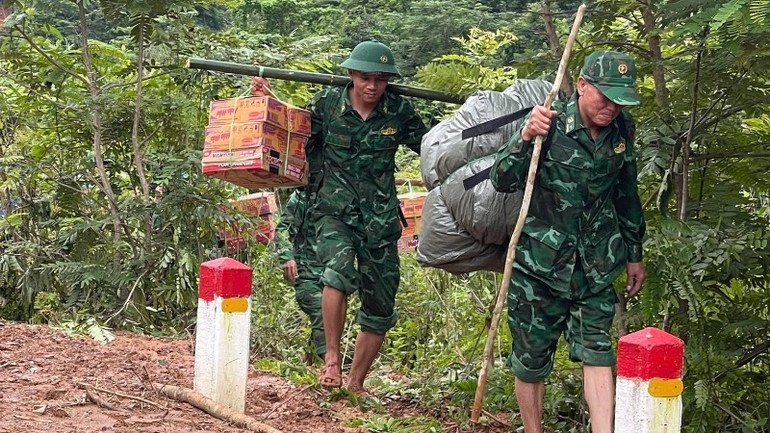 Phu nu mac ket rung anh 2