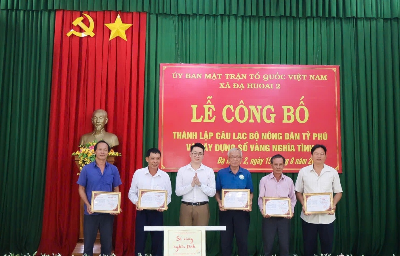 CLB Nong dan ty phu anh 2