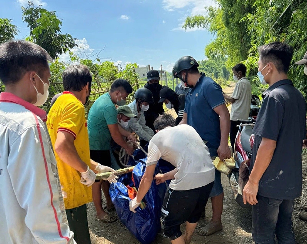 Tim thay 3 thi the trong 4 nan nhan mat tich do lu cuon o Son La hinh anh