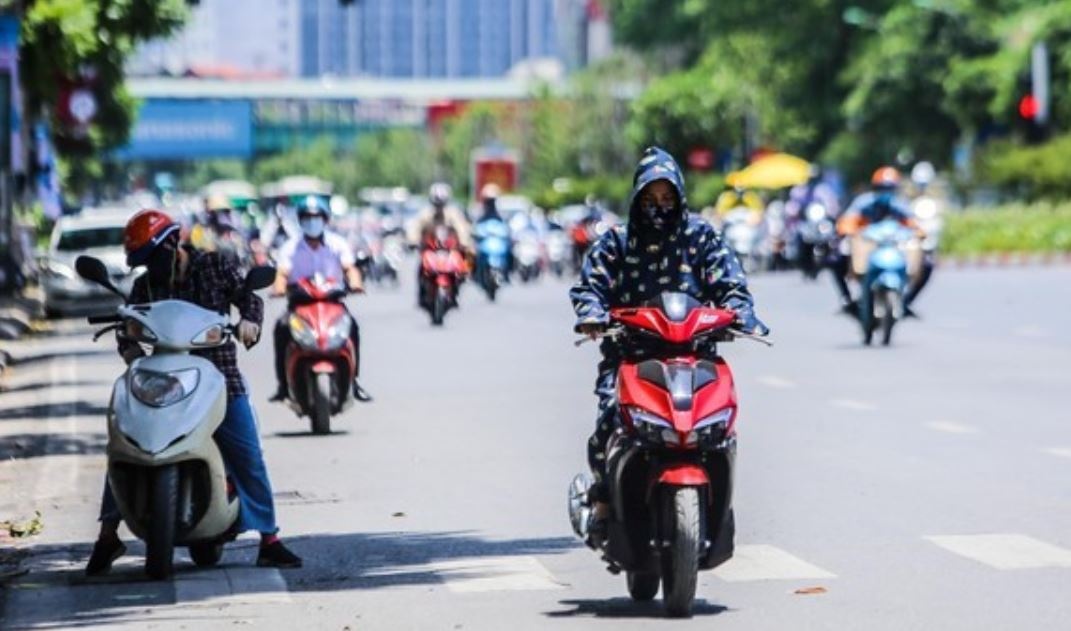 Mien Bac nang nong dac biet gay gat truoc khi mua dong hinh anh