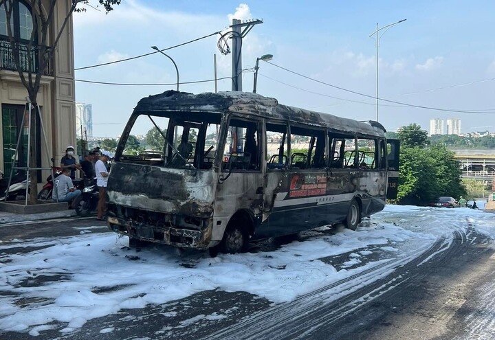 Chay xe khach Ha Noi anh 2