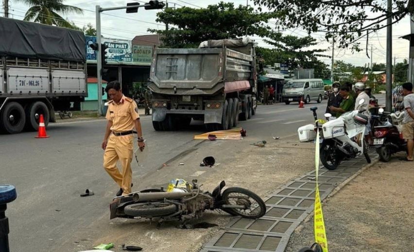 Tai xe duong tinh ma tuy, gay tai nan khien hai cha con thuong vong hinh anh