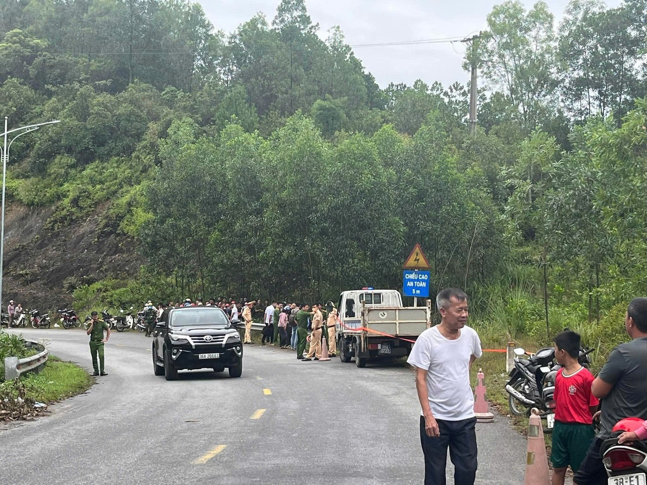 Nga xe len thi the anh 1