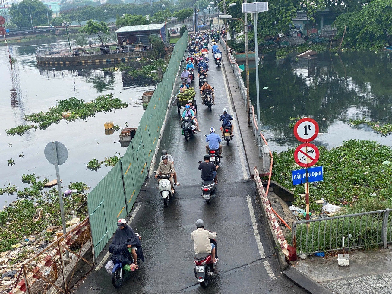 Thong xe Cau Phu Dinh anh 1