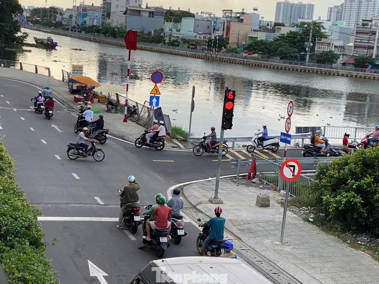 Thong xe Cau Phu Dinh anh 3
