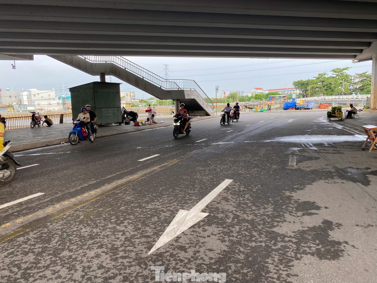 Thong xe Cau Phu Dinh anh 4