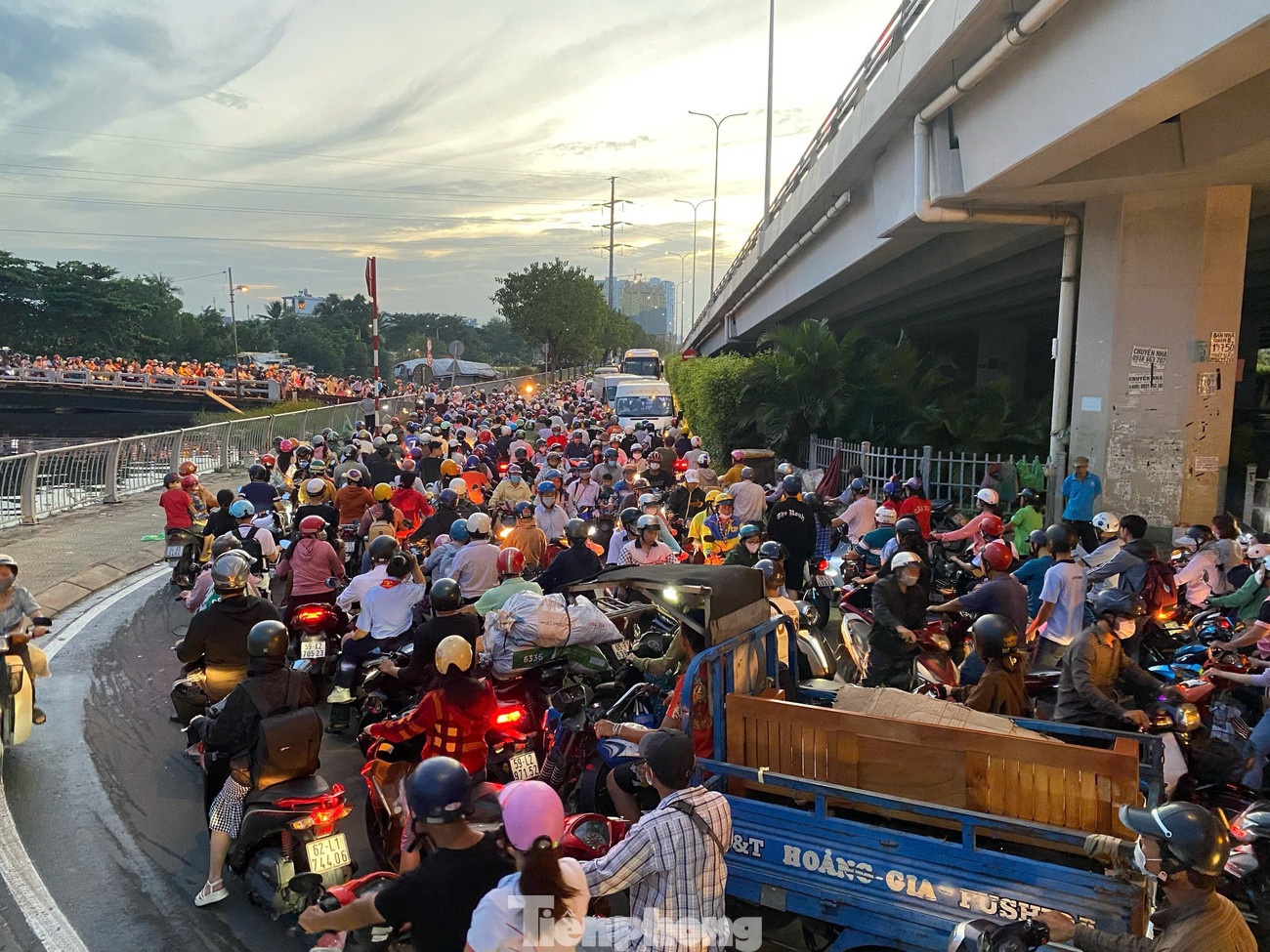 Thong xe Cau Phu Dinh anh 8