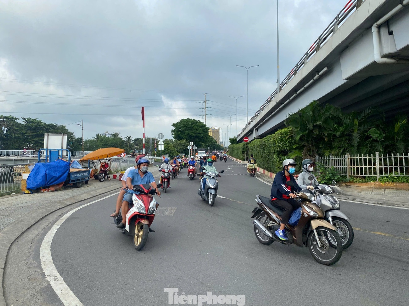 Thong xe Cau Phu Dinh anh 9