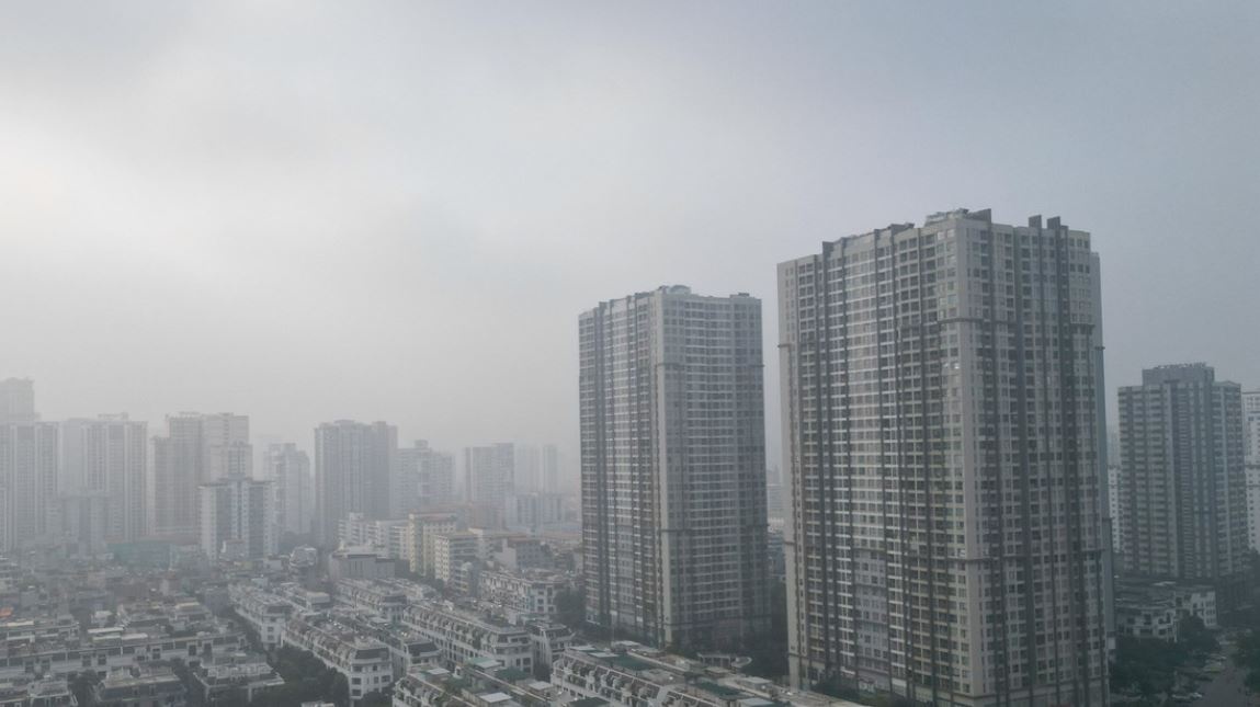 Bau troi Ha Noi trang xoa, o nhiem khong khi o muc bao dong do hinh anh