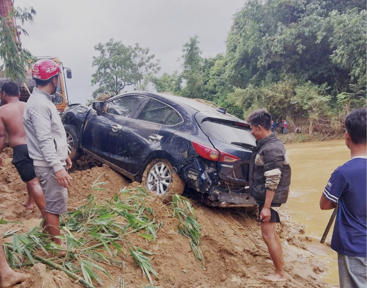 Mazda Quang Tri mat tich anh 1