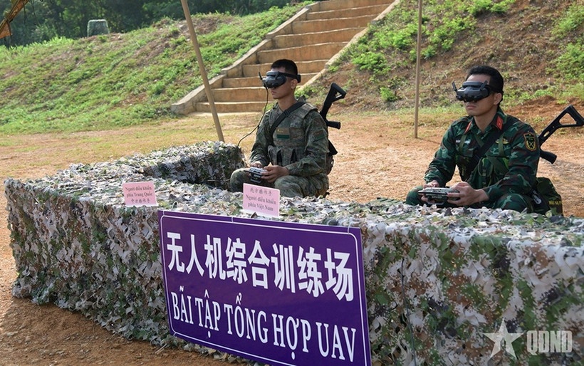Hop luyen quan Viet Trung anh 1