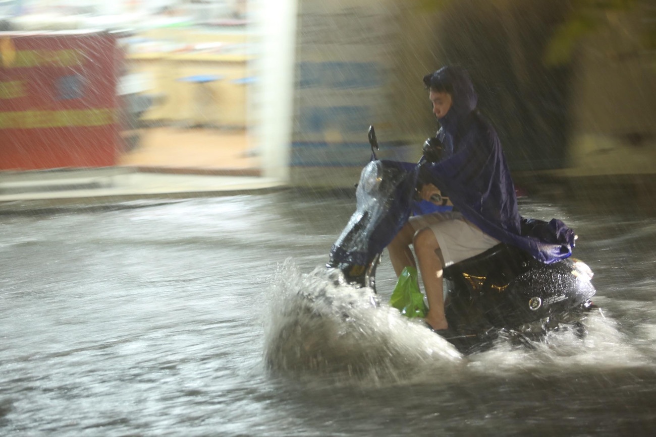 Mua dong Ha Noi 31/7 anh 1