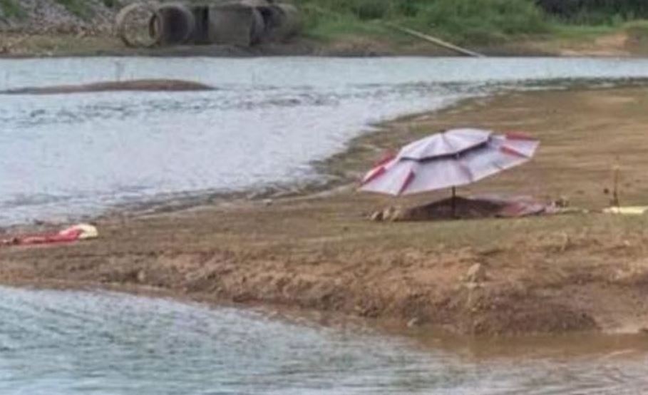 Ru nhau ra ho tam, 3 nu sinh tu vong hinh anh