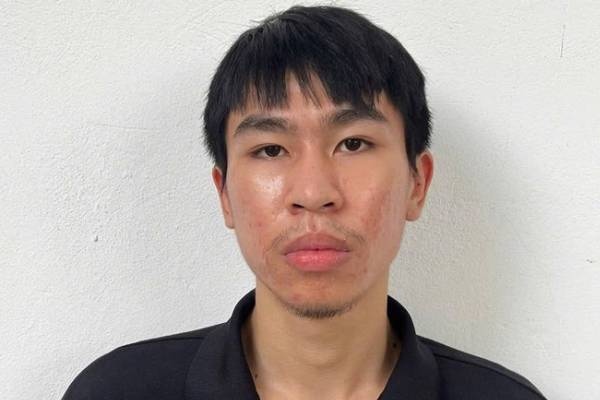 Bat giu 'sieu trom' cuom 400 dien thoai iPhone hinh anh