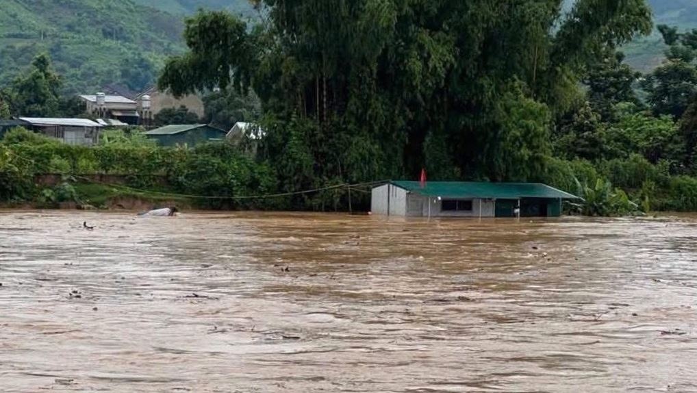 Lu lon do ve song Ma, di doi khan cap hang tram ho dan o Son La hinh anh