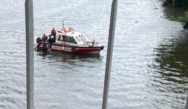 Tim co gai nhay cau, phat hien hai thi the nam gioi tren song Sai Gon hinh anh