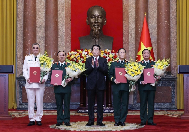 4 si quan cap cao Quan doi va Cong an duoc thang ham Thuong tuong hinh anh