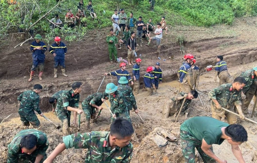 Tim thay 5 thi the bi lu cuon o Dien Bien hinh anh