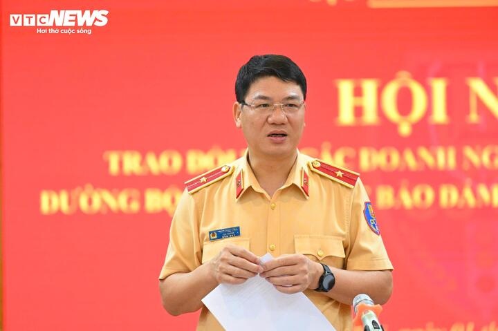 Lat xe khach Ha Tinh anh 1