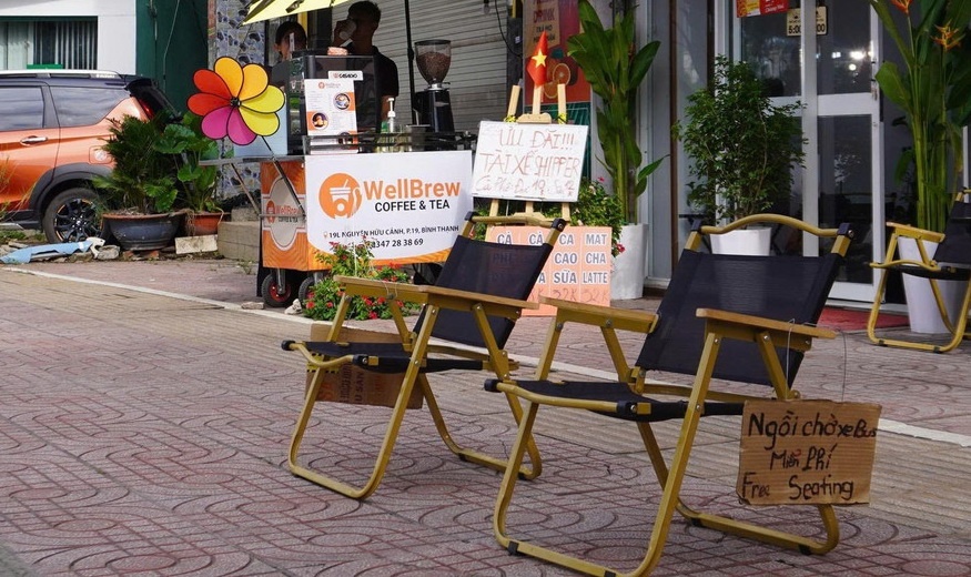 Chiec ghe 'khong thuoc ve ai' gay to mo o tram xe buyt tai TP.HCM hinh anh