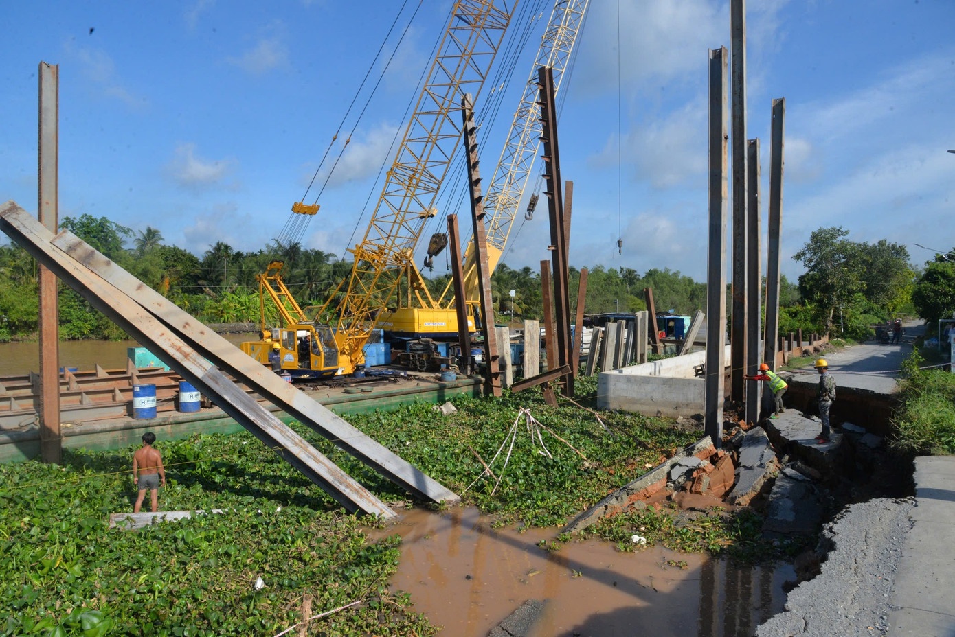 Duong do nhao xuong song, truong hoc o Dong Thap bi co lap hinh anh